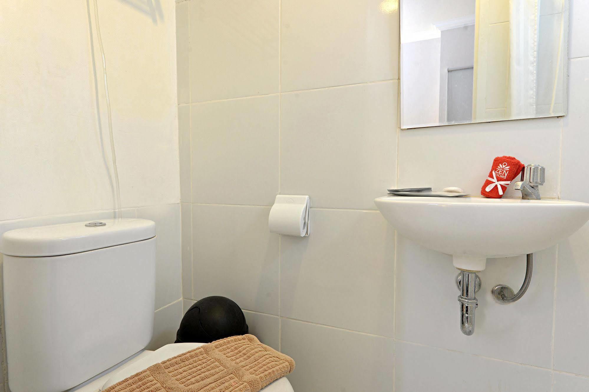 Zen Rooms Basic Tangerang Aeropolis Εξωτερικό φωτογραφία